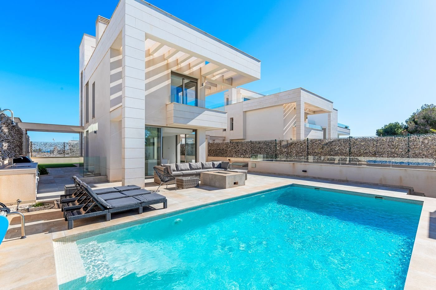 Villa in Villamartin - view 1
