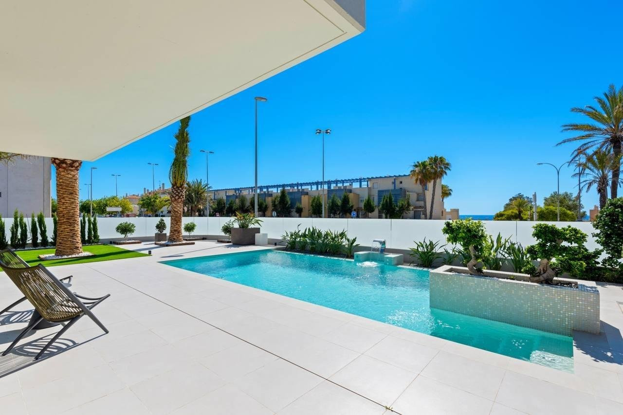 Villa in Playas de Orihuela - view 1
