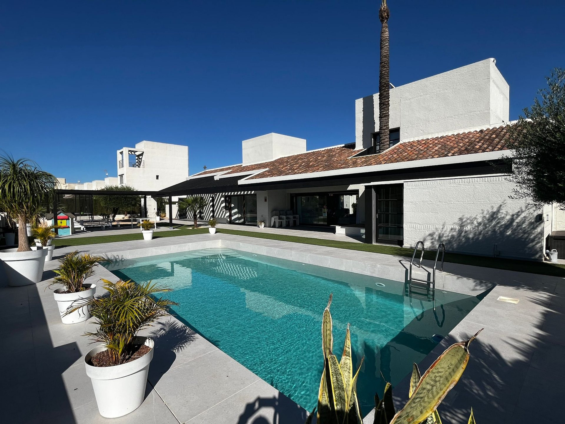 Villa in Santa Cruz - view 1