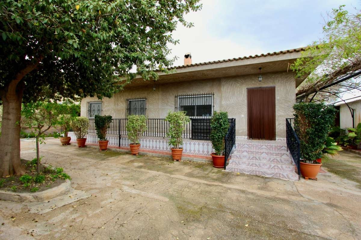 Villa in Santa Cruz - view 1