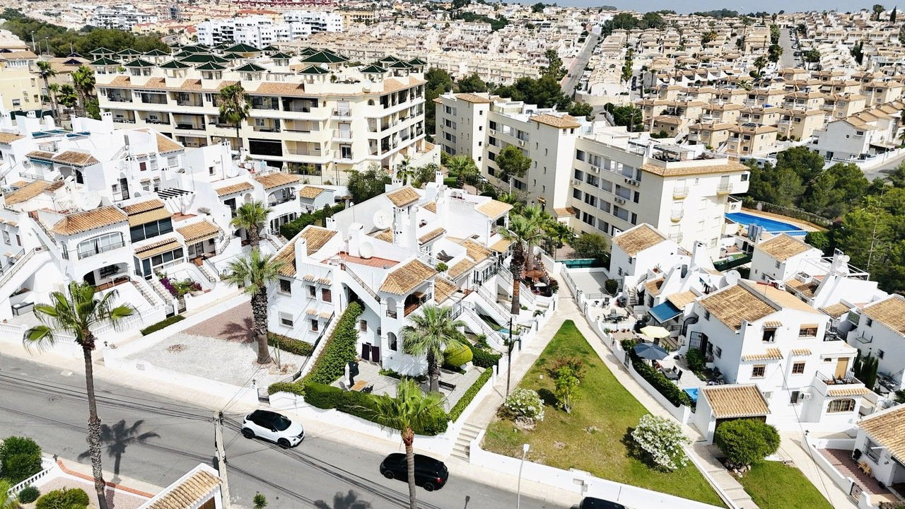 Apartment in Villamartin - view 1