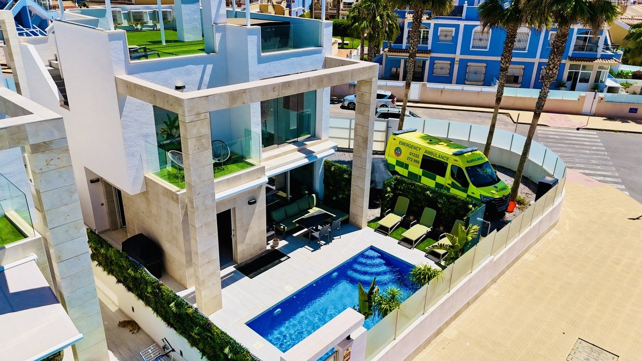 Villa in Alicante - view 1