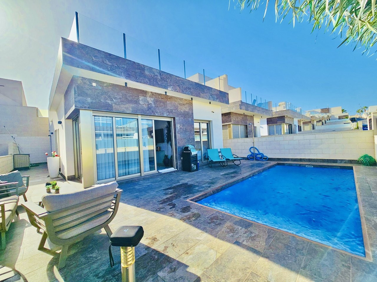 Villa in Villamartin - view 1