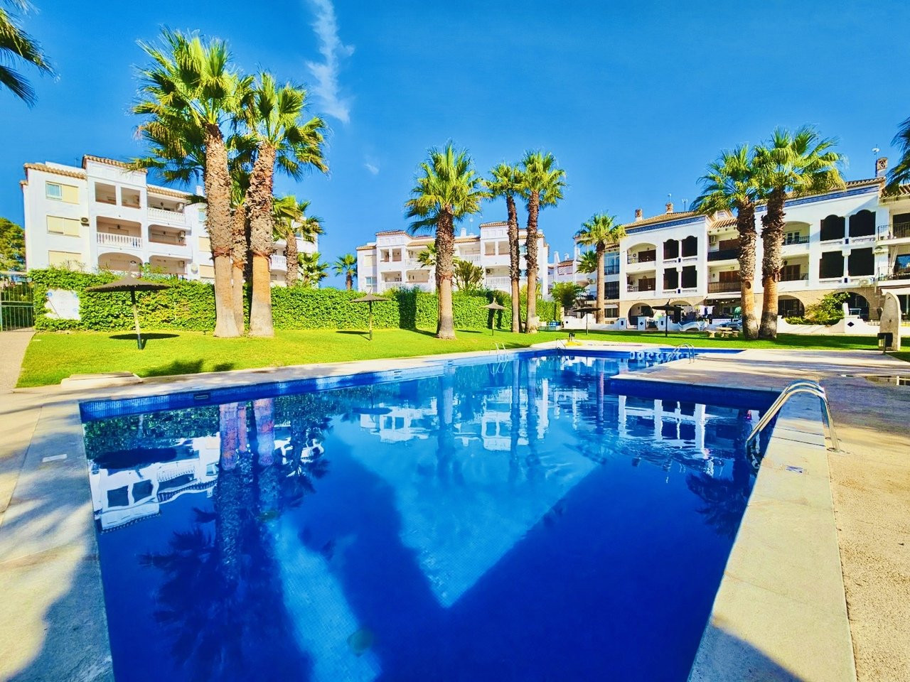 Apartment in Villamartin - view 1