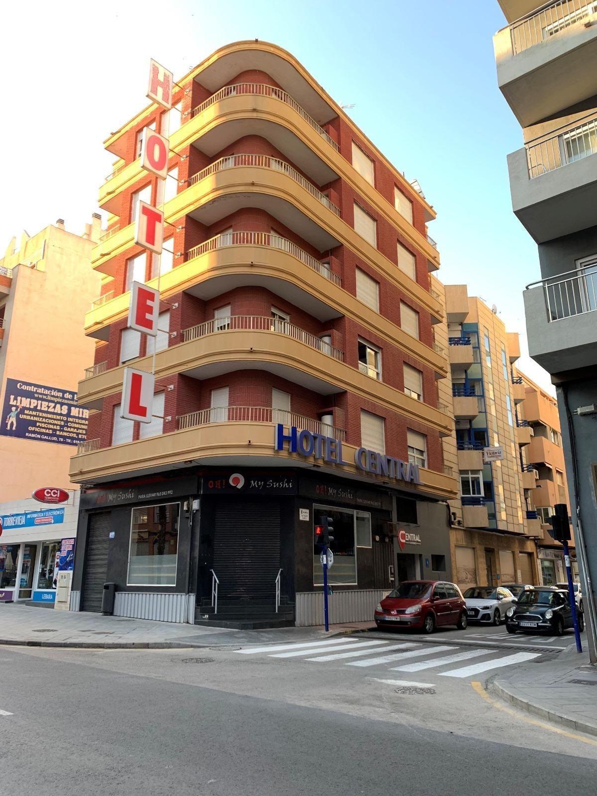 House in Alicante - view 1