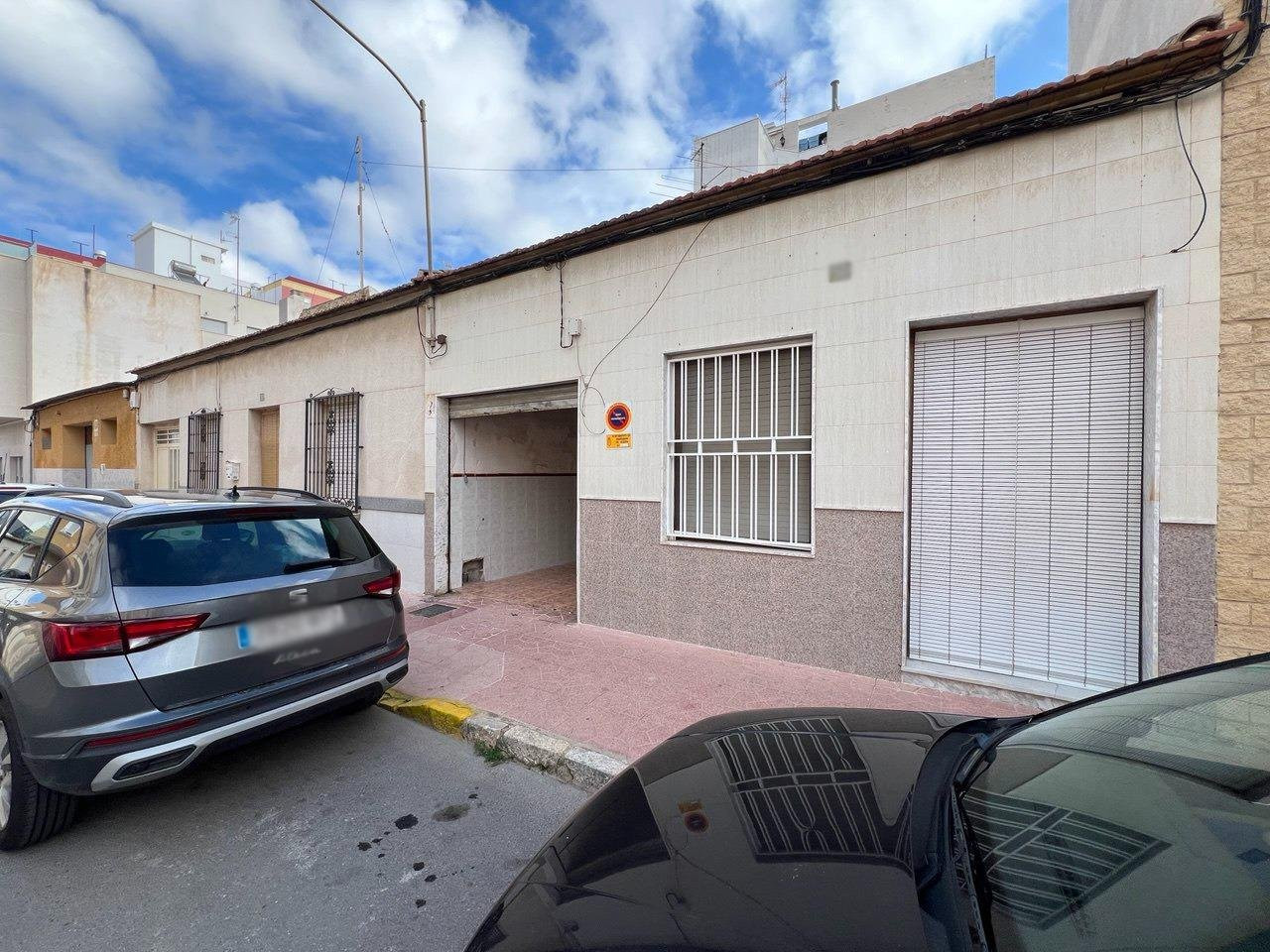 House in Guardamar del Segura - view 1