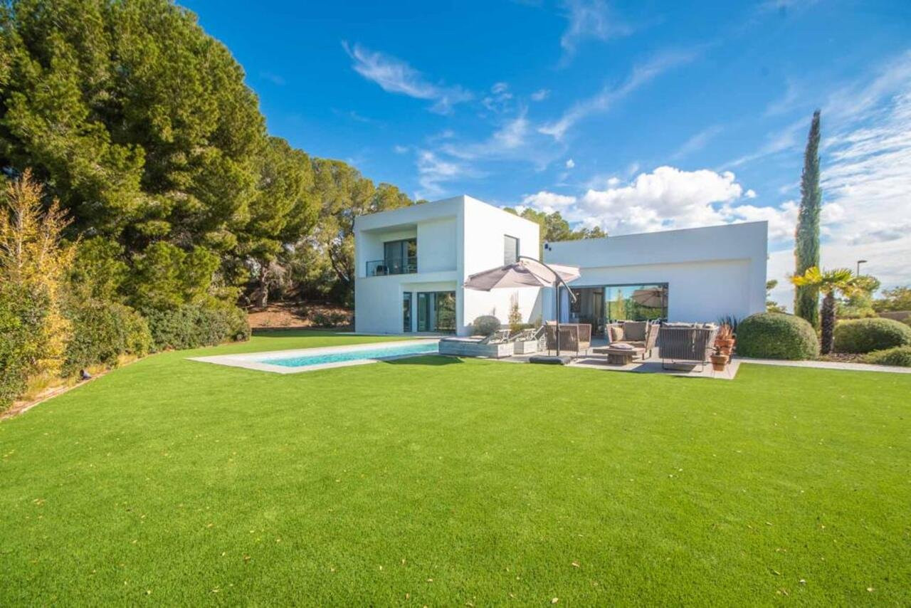 Villa in Paules - view 1