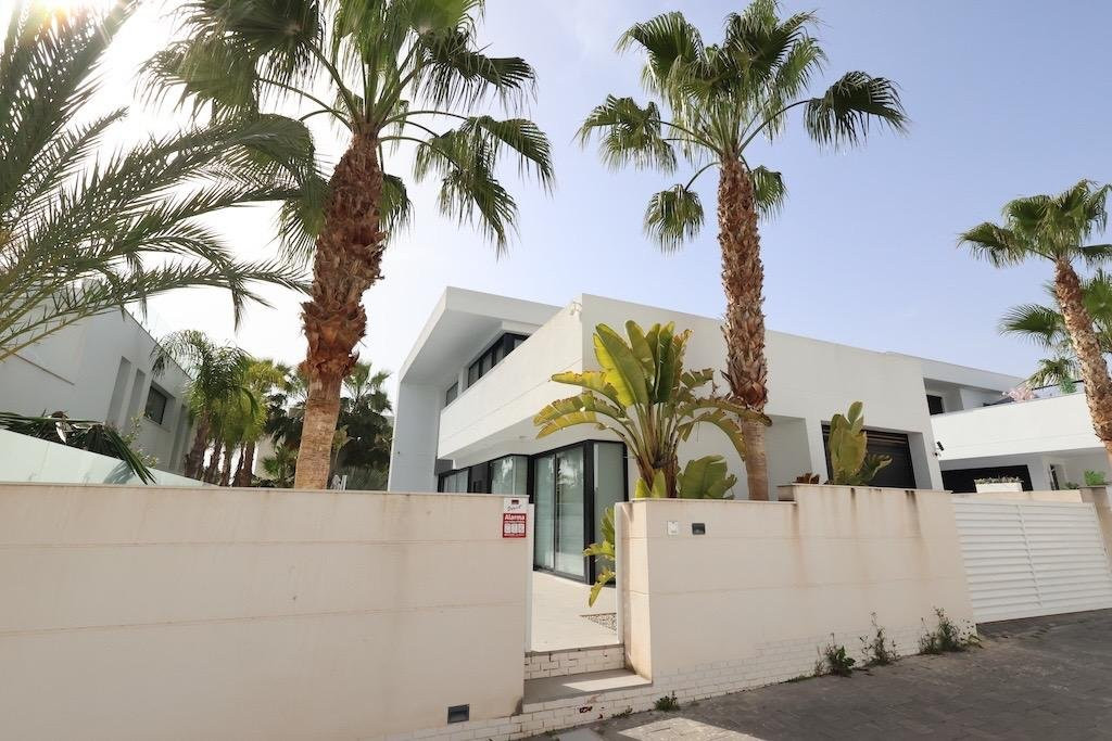 Villa in Alicante - view 1