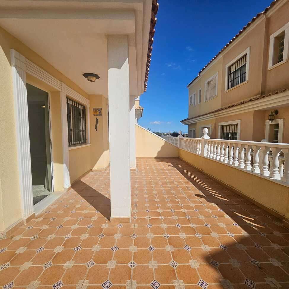Villa in Alicante - view 1