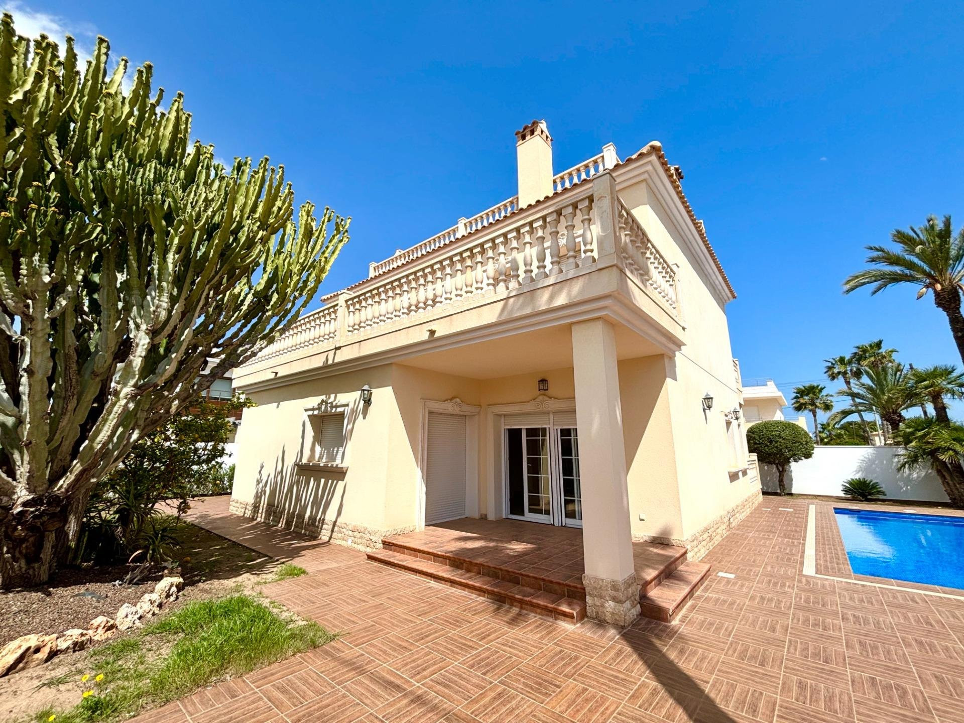 Villa in Urbanizacion los Balcones - view 1