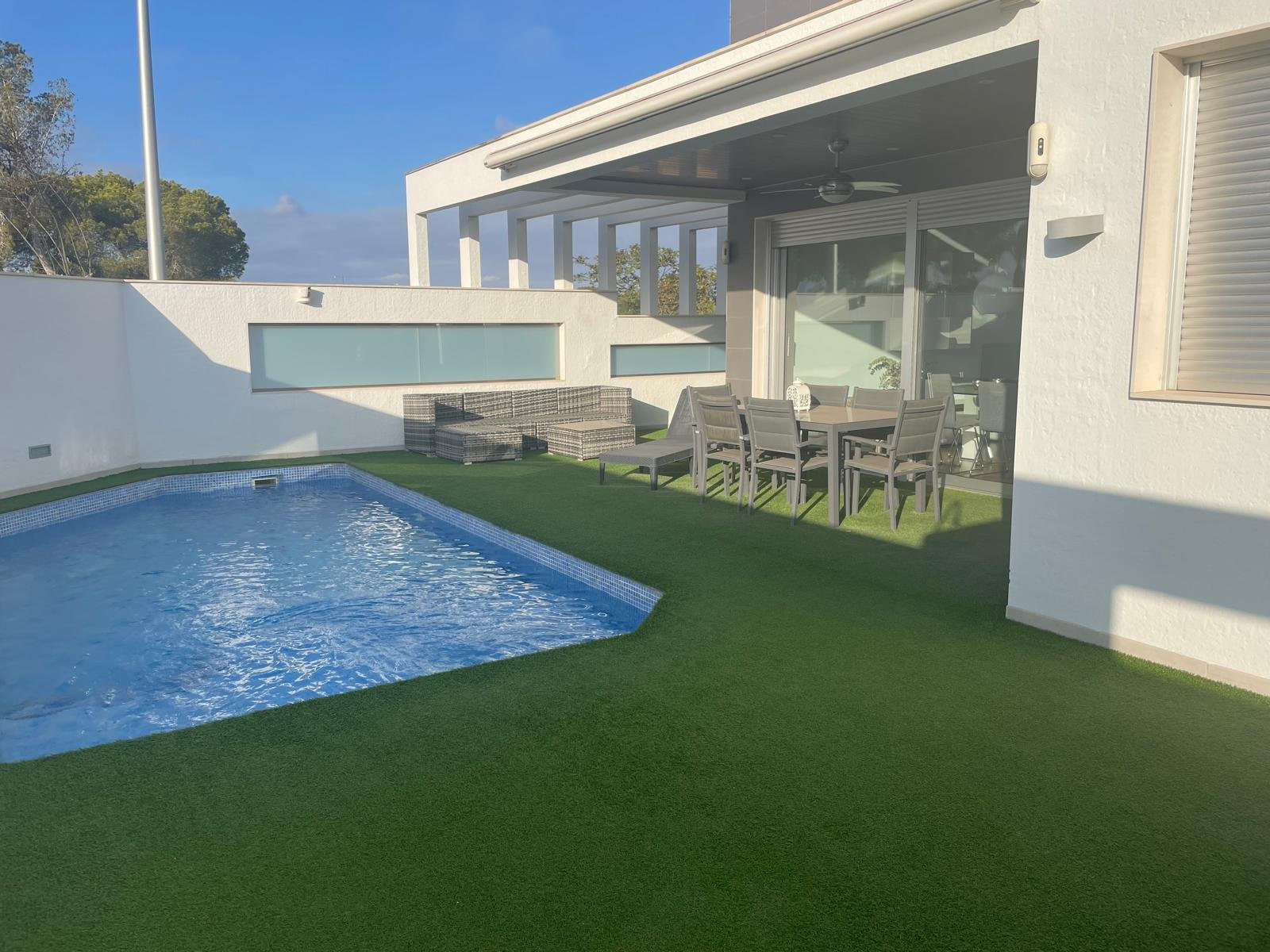Villa in Mil Palmeras - view 1