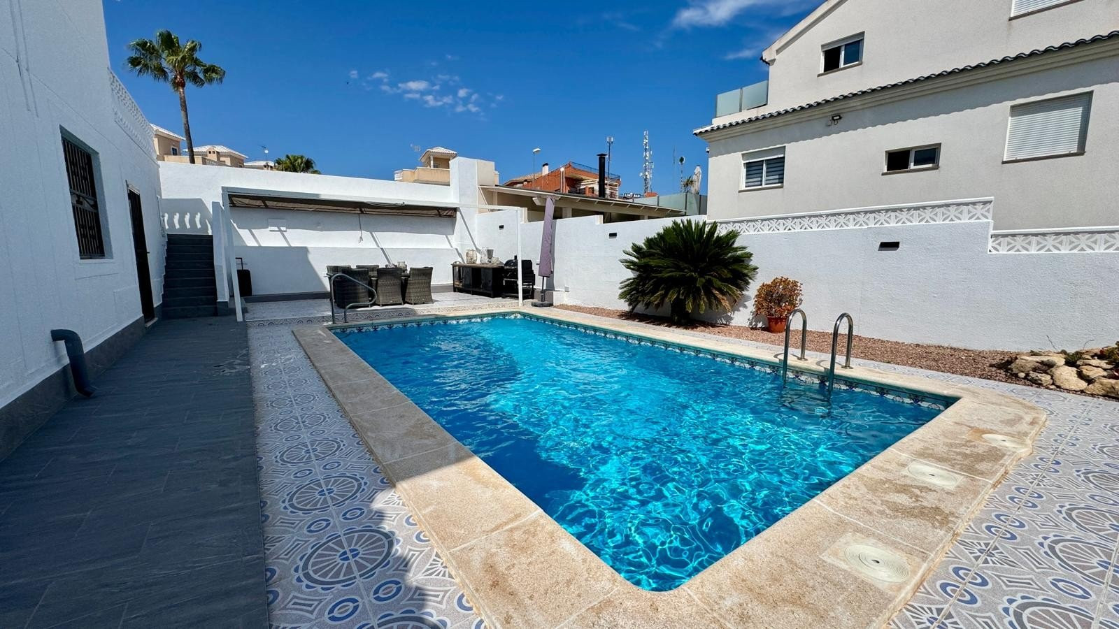 Villa in Urbanizacion los Balcones - view 1