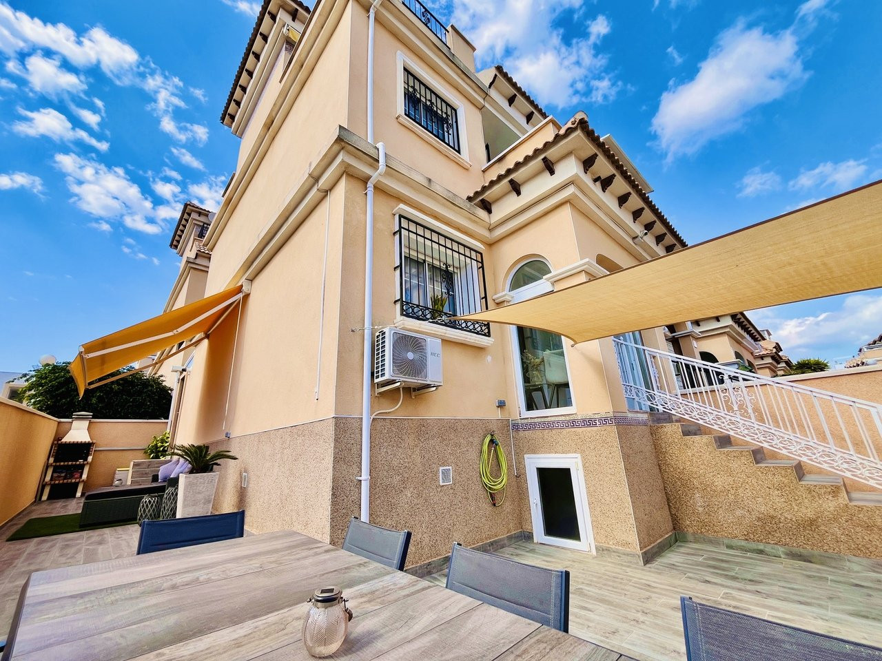 House in Villamartin - view 1