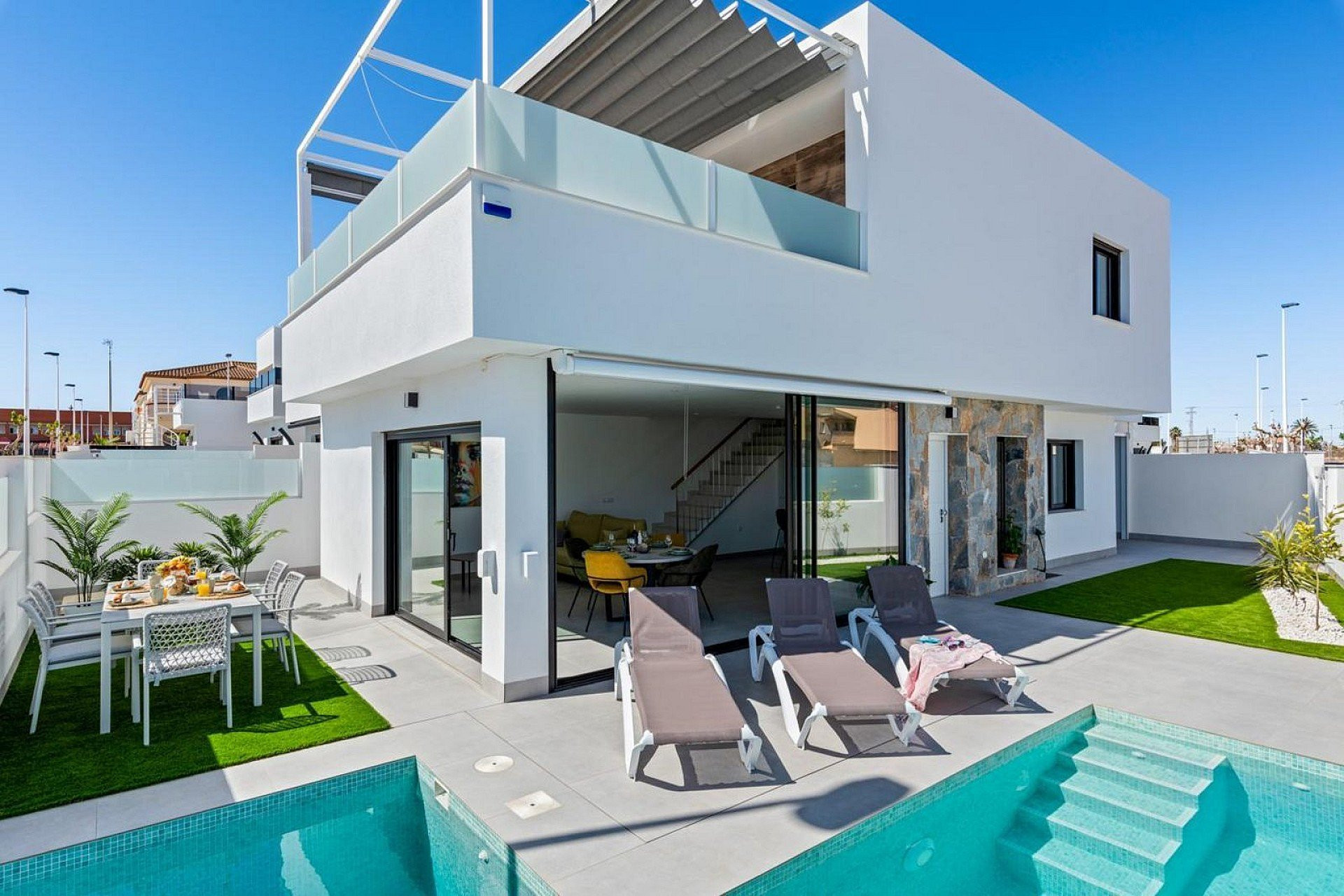 Villa in Los Tarragas - view 1