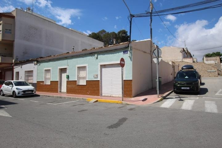 House in Guardamar del Segura - view 1