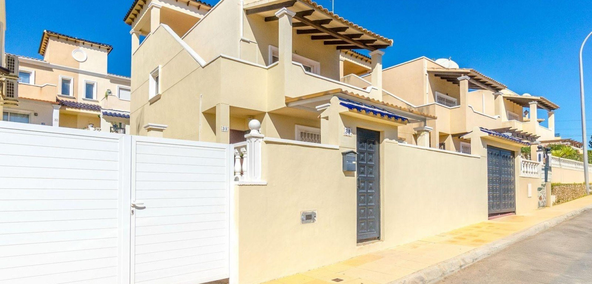 Villa in La Zenia - view 1