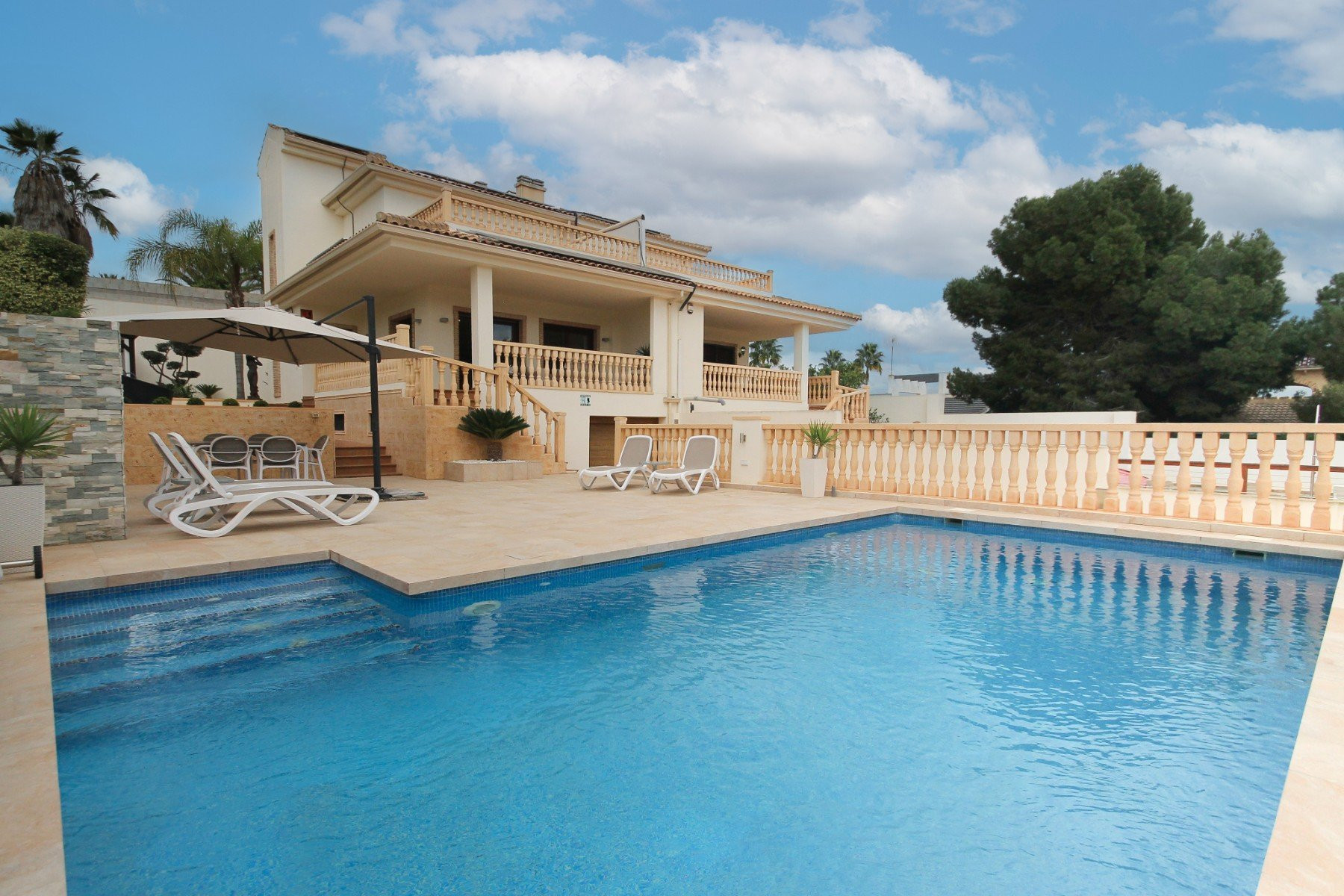 Villa in Alicante - view 1