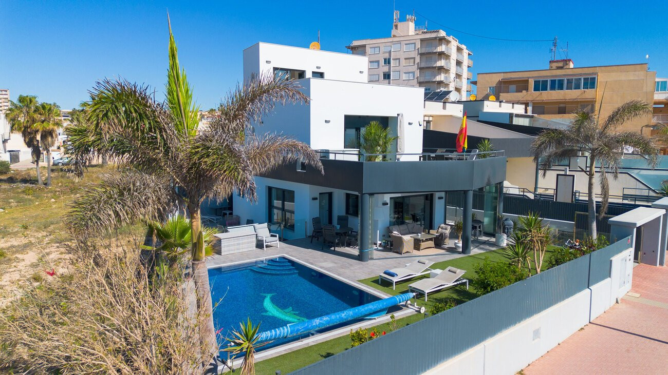 Villa in Alicante - view 1