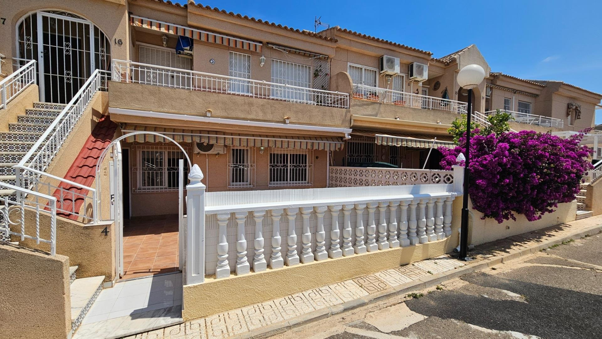 House in Alicante - view 1