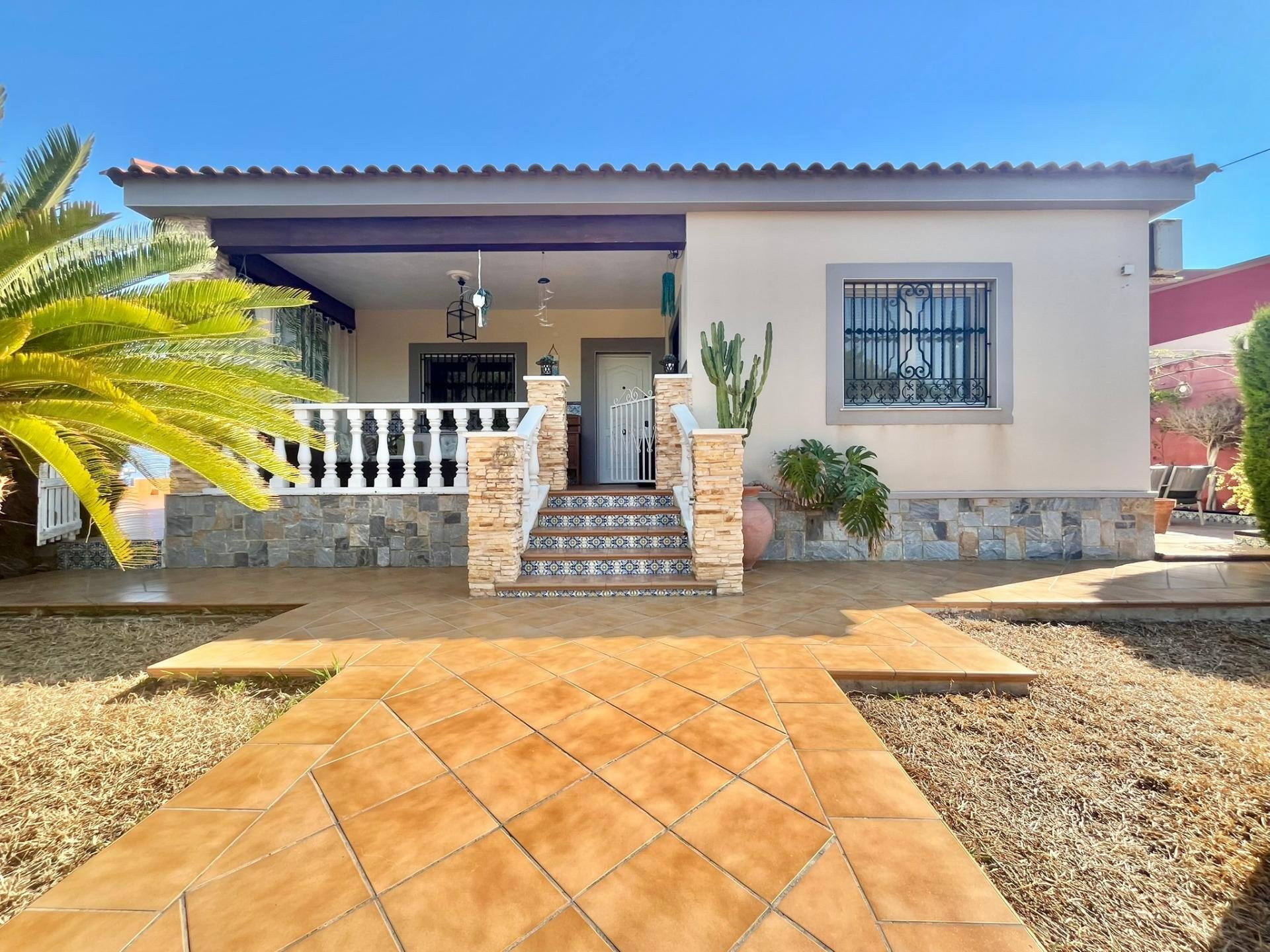 Villa in Punta Prima - view 1