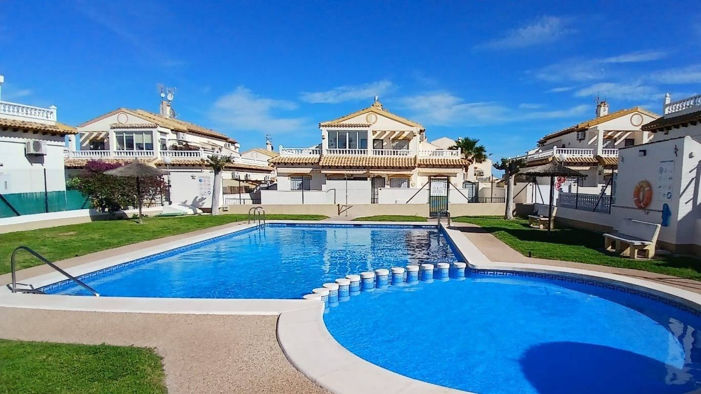 Apartment in Urbanizacion los Balcones - view 1