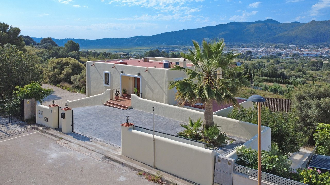 Villa in Jalon - view 1