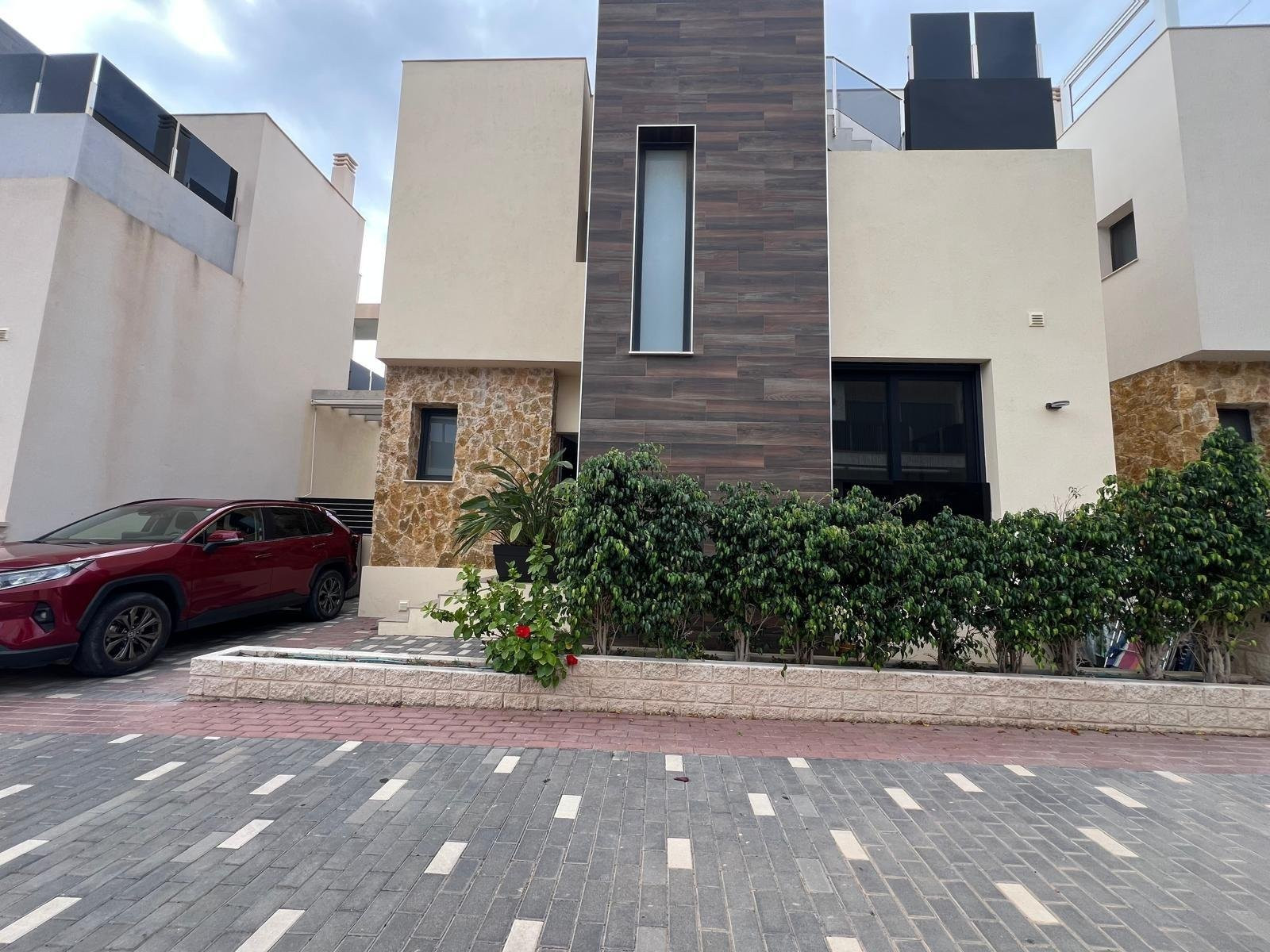 Villa in Alicante - view 1