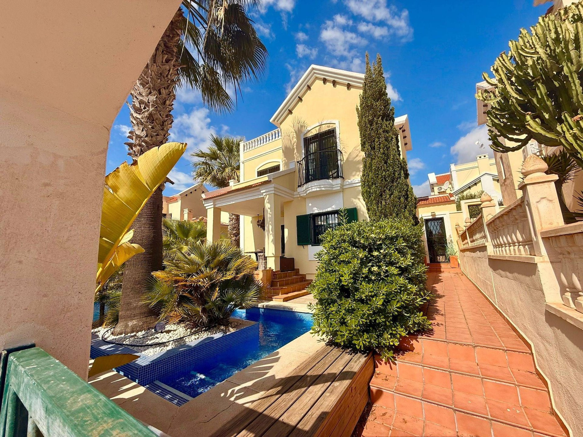 Villa in Alicante - view 1