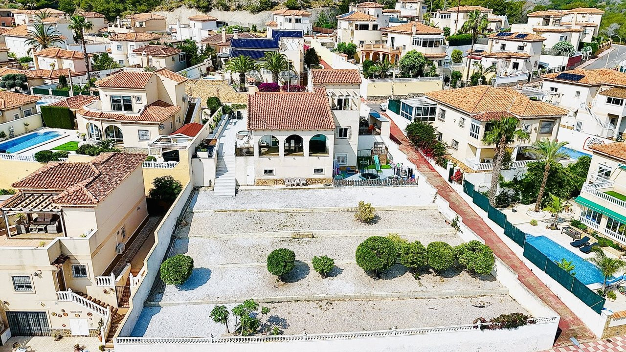 Villa in Alicante - view 1
