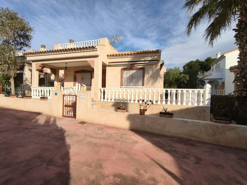 Villa in Alicante - view 1
