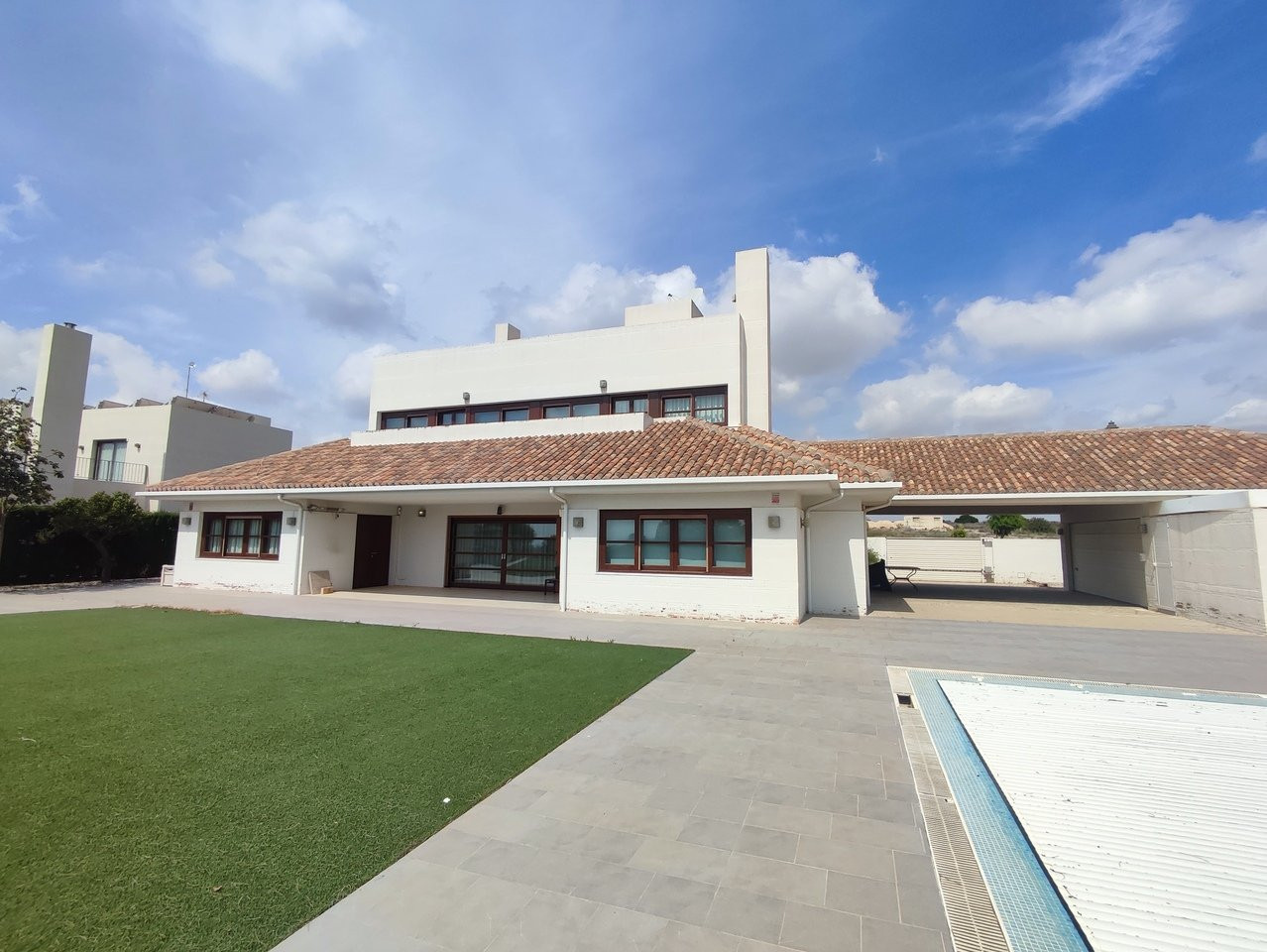 Villa in Santa Cruz - view 1