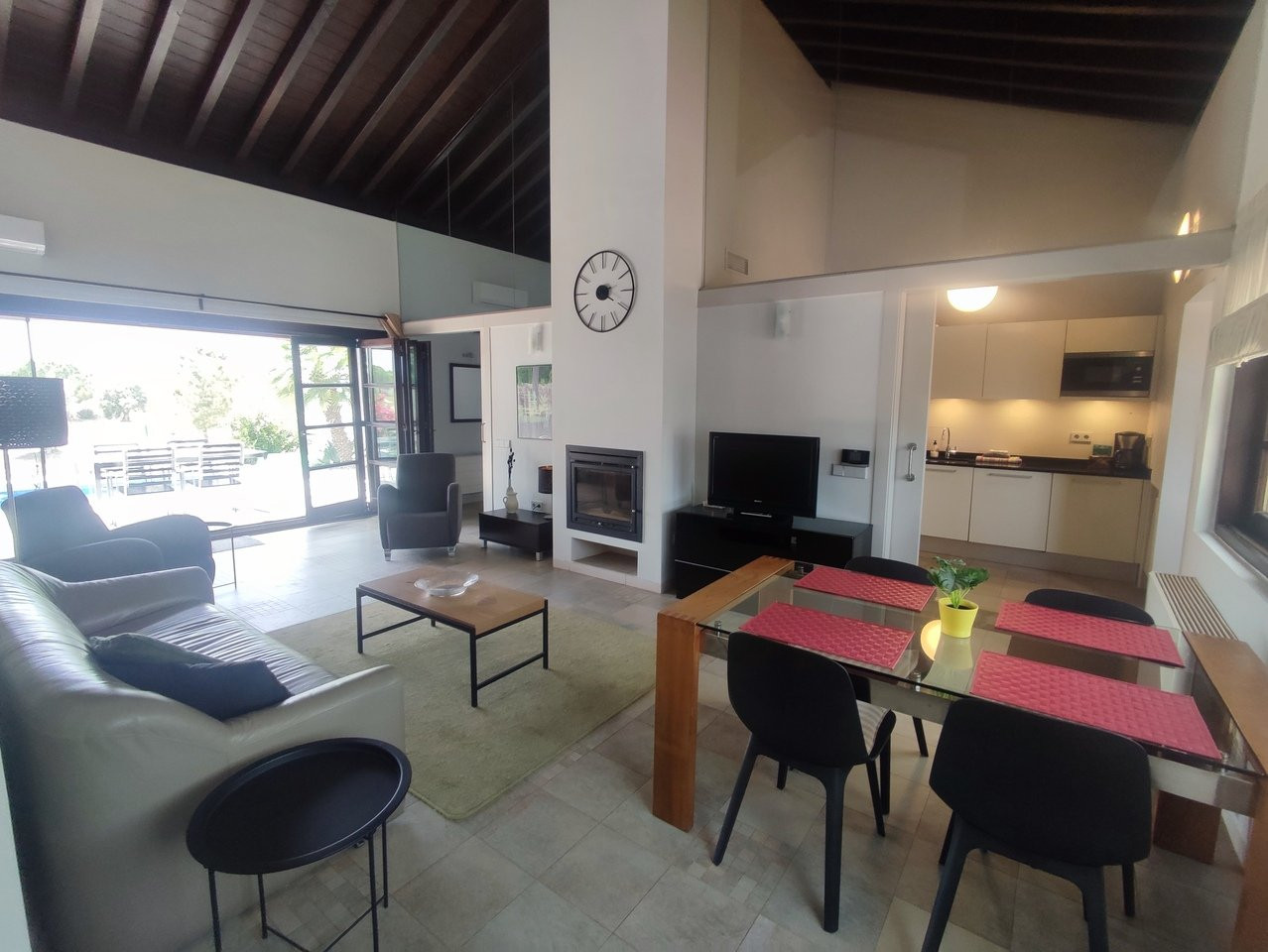 Villa in Santa Cruz - view 1
