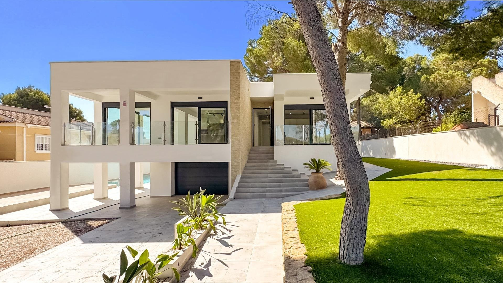 Villa in Alicante - view 1