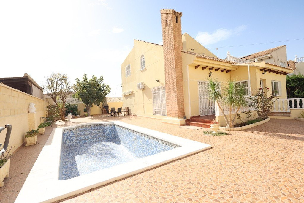 Villa in Urbanizacion los Balcones - view 1