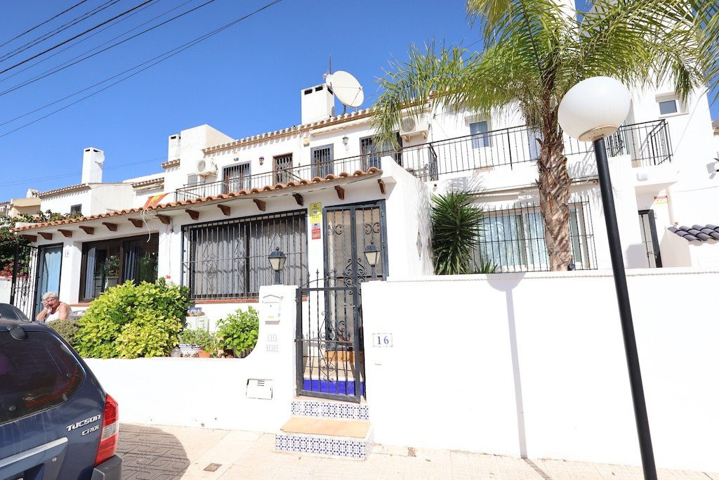 Villa in Alicante - view 1