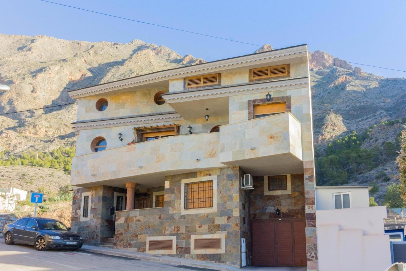 Villa in Redovan - view 1