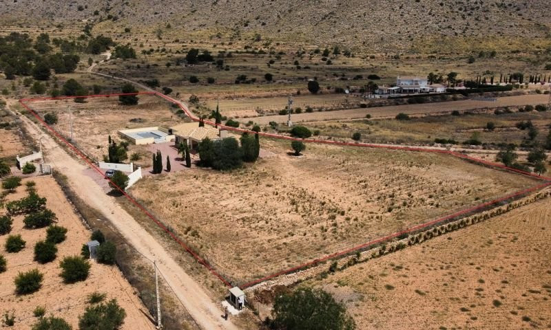 Villa in Hondon de las Nieves - view 1