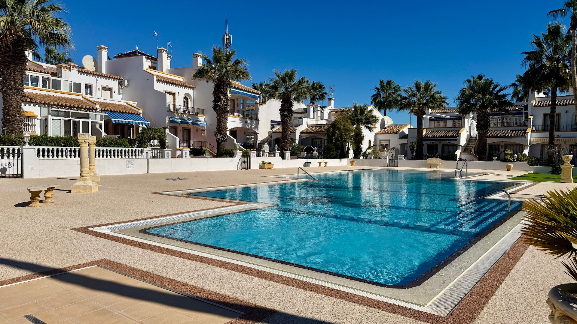 Apartment in Villamartin - view 1
