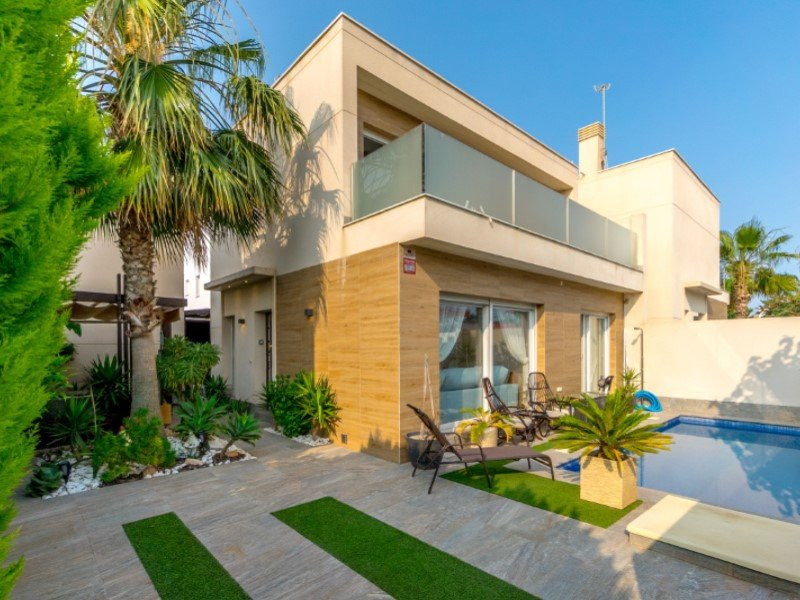 Villa in Alicante - view 1