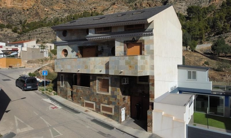 Villa in Redovan - view 1