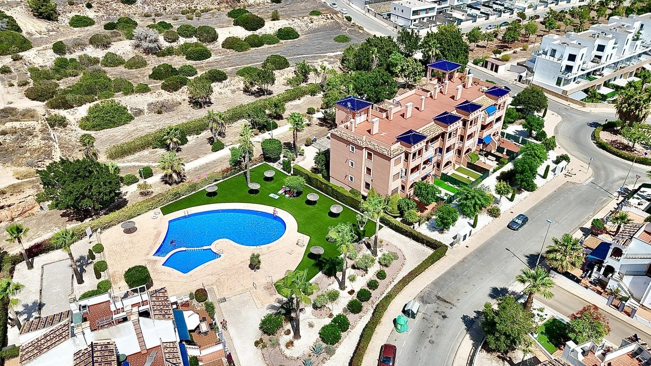 Apartment in Villamartin - view 1