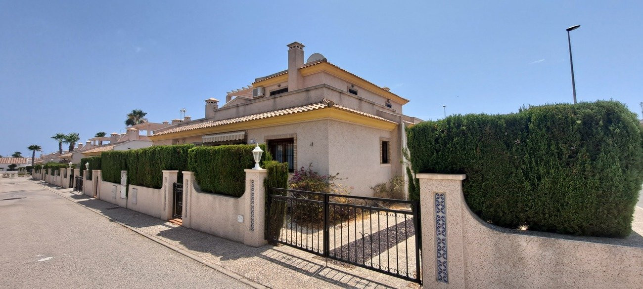 Villa in Urbanizacion los Balcones - view 1