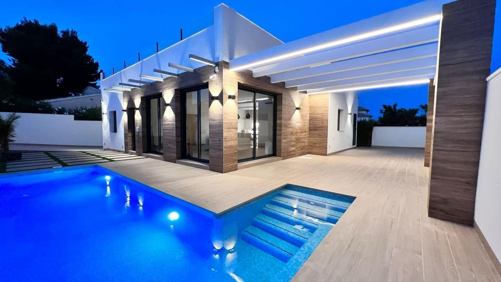 Villa in Urbanizacion los Balcones - view 1
