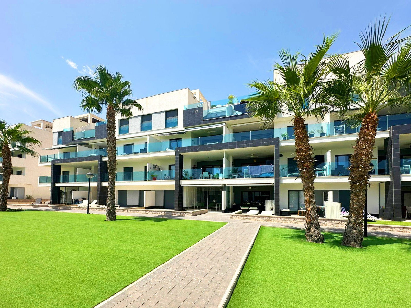 Apartment in Alicante - view 1