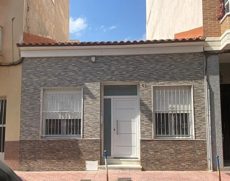House in Alicante - view 1
