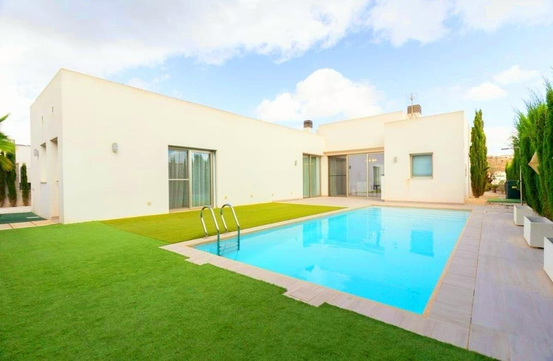 Villa in Alicante - view 1