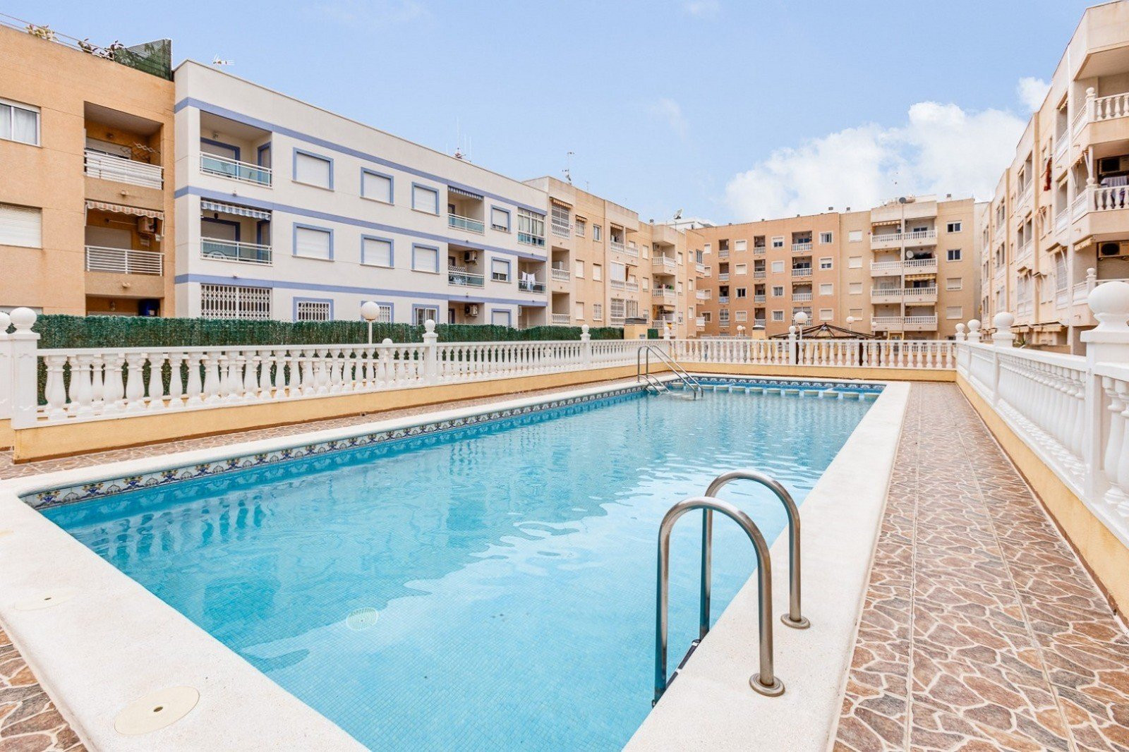 Apartment in Alicante - view 1