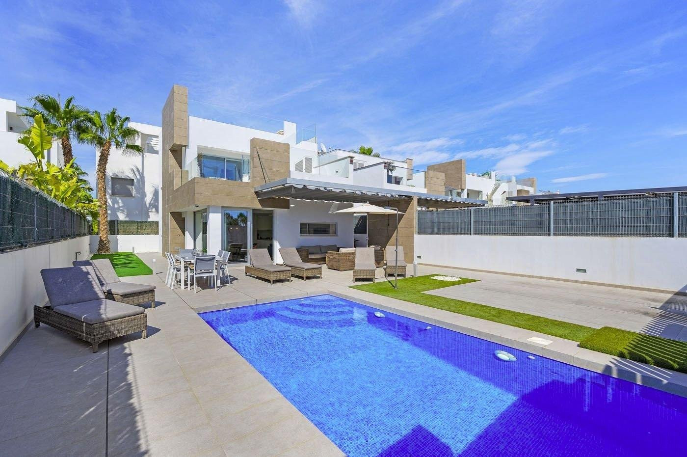 Villa in Guardamar del Segura - view 1