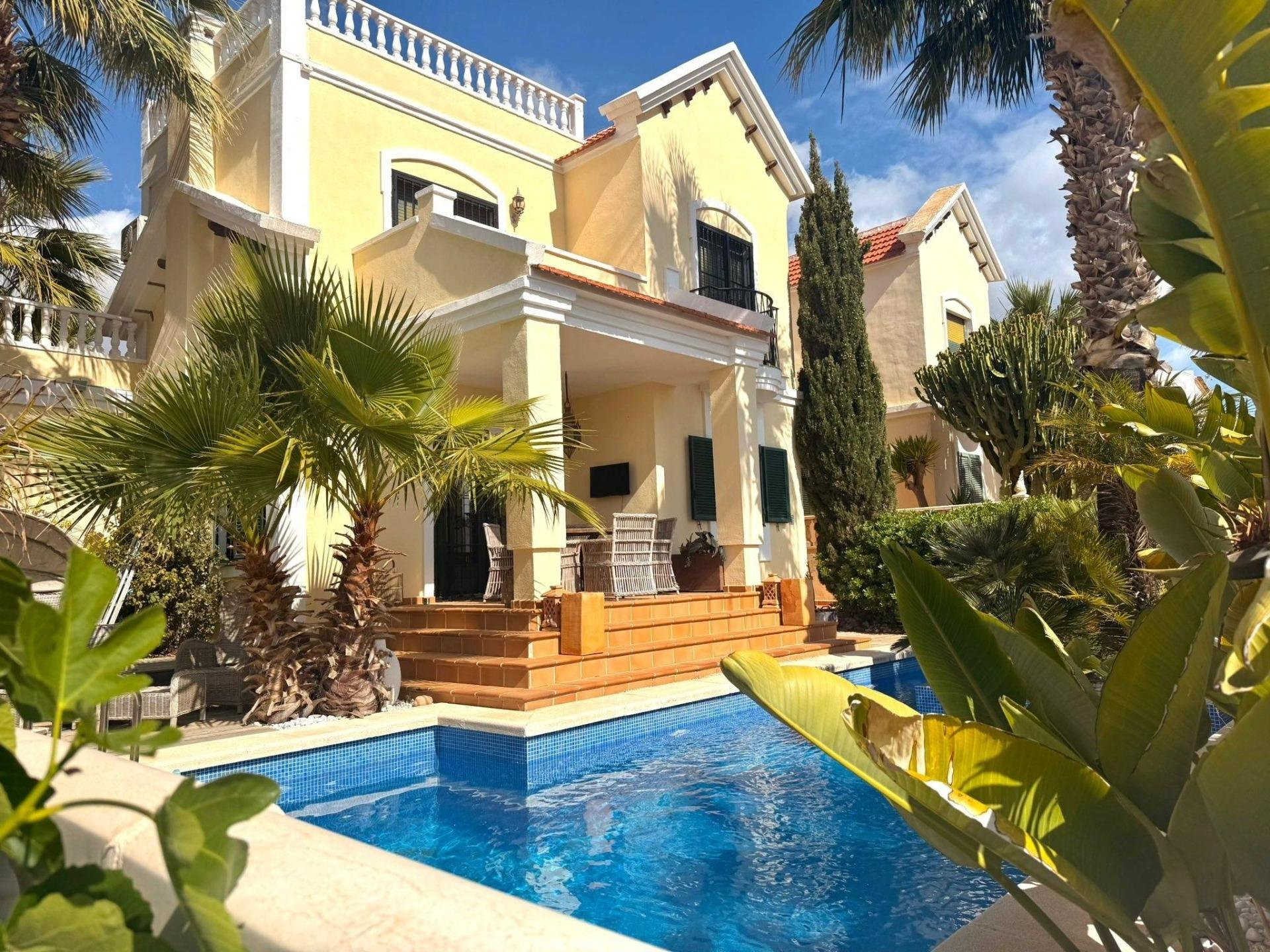 Villa in Alicante - view 1