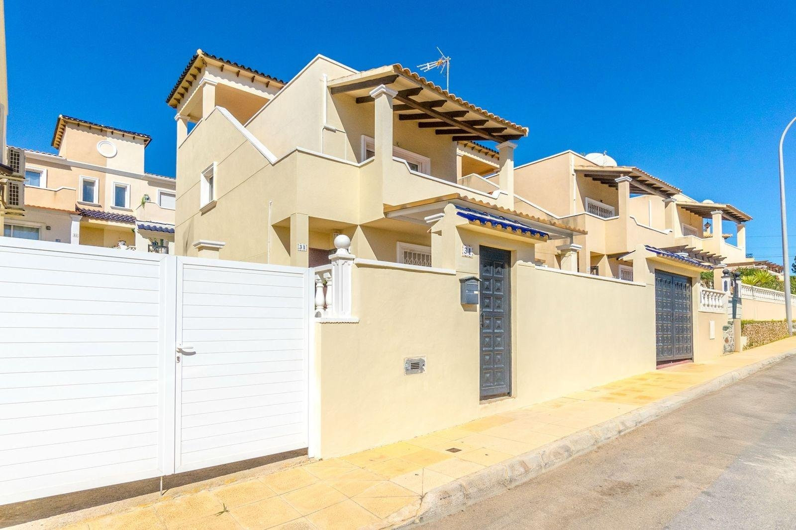 House in Alicante - view 1